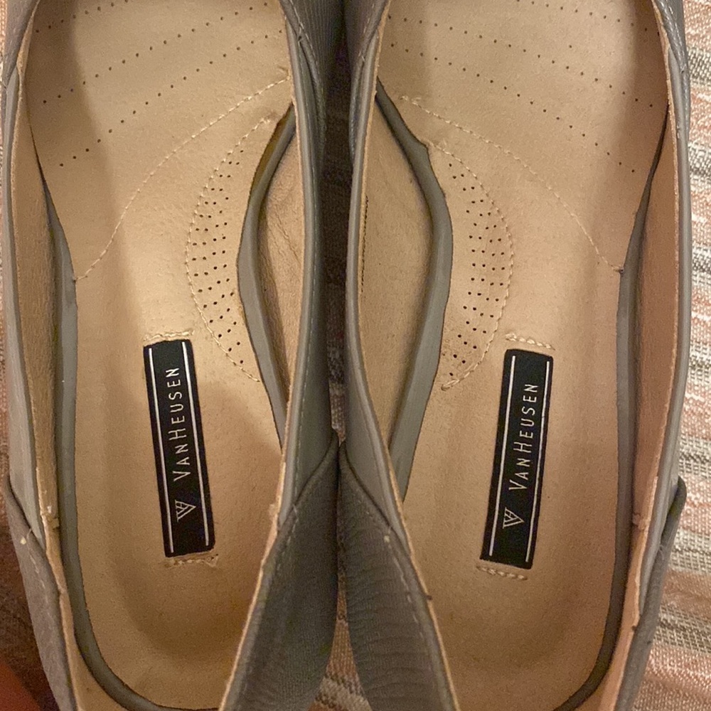 Not worn. As good as new. Don’t like heels. - Picture 3 of 8